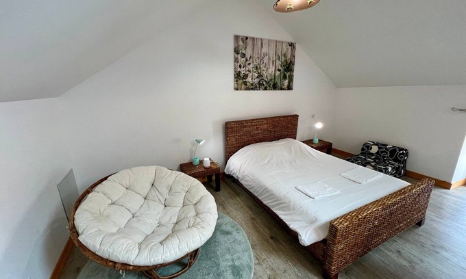 Lussac-les-Chateaux Apartamento | Bedroom is a cosy house