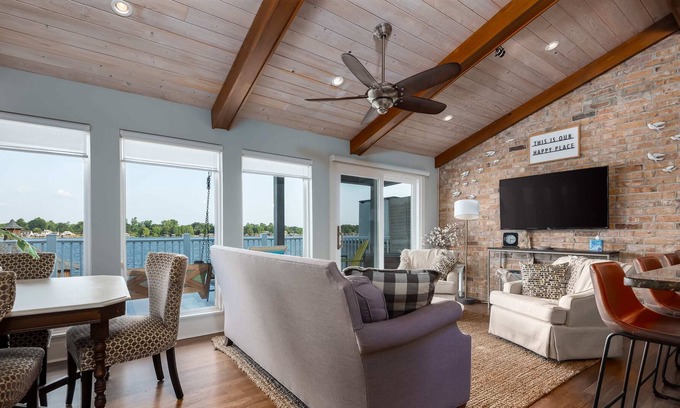 New Roads Casa | Bee Happy | Peaceful Panoramic Views at FR