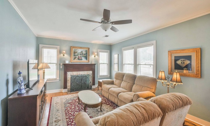 Brenham Casa | BEE in BRENHAM Holiday Cottage - Premium location walking distance to downtown