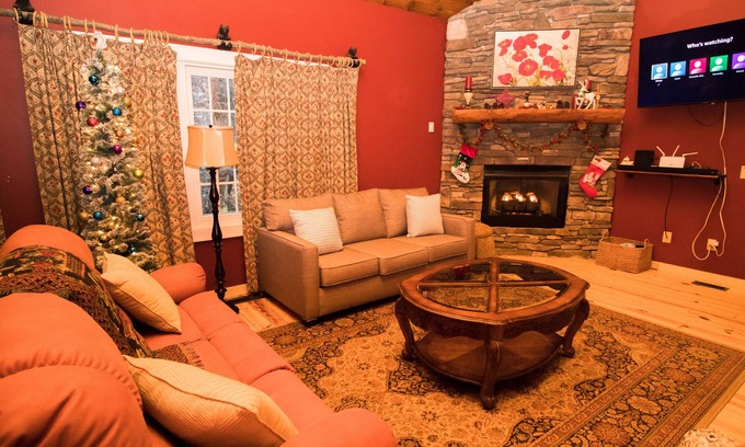 Charter Hills Casa | Beech mtn club member, hottub, .5 mile Beech mtn ski slops, overlook Barn