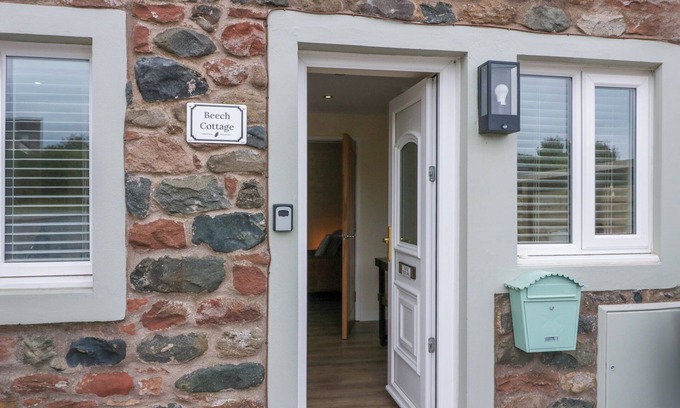 Calder Bridge Cabaña | BEECH TREE COTTAGE, pet friendly, country holiday cottage in Seascale