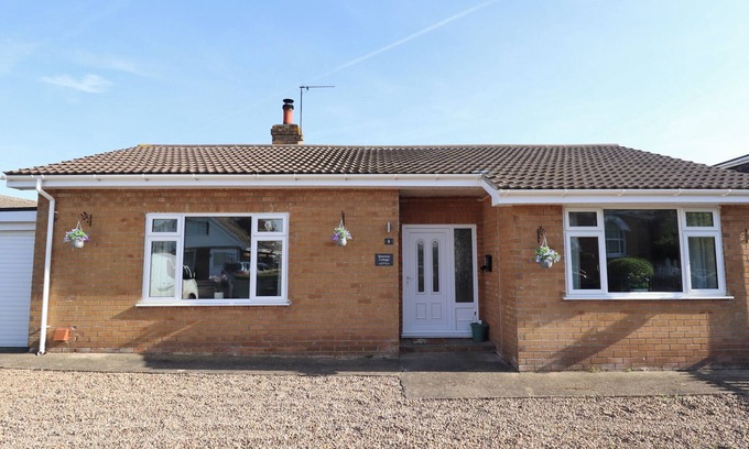 Louth Casa | BEESWAX COTTAGE, pet friendly, country holiday cottage in Grimoldby