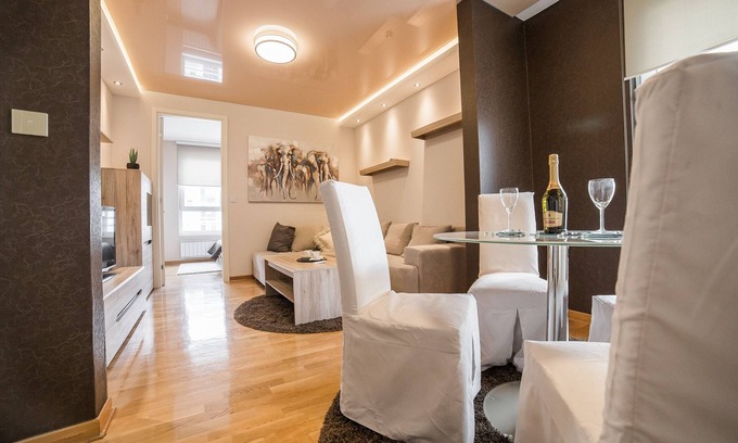 Novi Beograd Apartamento | BeGood apartamento en Belvil en New Belgrade con una plaza de aparcamiento.