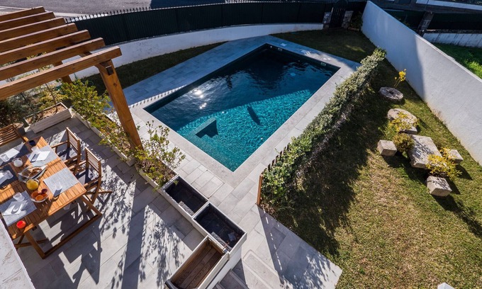 Cascais Chalet De Esquí | BeGuest Sun & Pool House