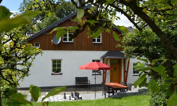 Kalterherberg Casa | En SCHMEDTE, ideal para familias y tranquilo, con salas de juegos, terraza con barbacoa