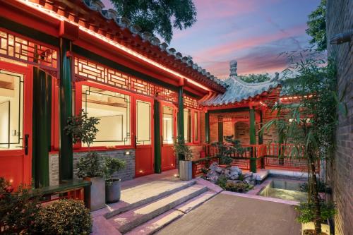 Wangfujing Shopping Area Hotel | Beijing Xin xiang YaYuan Countyard &NearWang Fu Jing Forbidden City Lama Temple and Summer palace,5 minutes walk from subway ,Free Laundry and coffee
