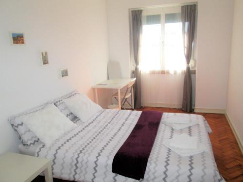 Linda-a-Velha Casa | Belém Cozy Bedroom