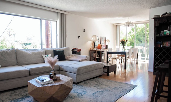 Westwood Apartamento | Bel Air & Beverly Hills - Charming & Bright/Top Floor Apartment: 2 Bed & 2 Bath