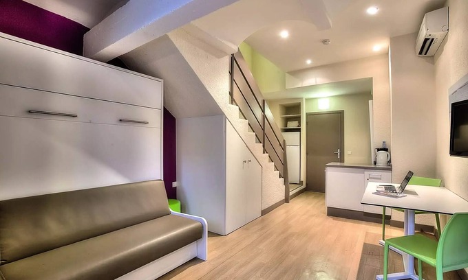 La Colle-sur-Loup Apartamento | Belambra Clubs and Residence La Colle-sur-Loup - Les Terrasses De Saint-Paul De Vence - Classic Duplex Apartment 1 Bedroom 5 People Terrace
