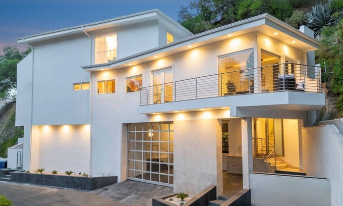 Hollywoodland Casa | Belden View - Architectural Beauty w/ Skyline Views & Rooftop Spa