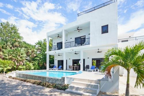Cocoplum Villa | Belizean Bliss