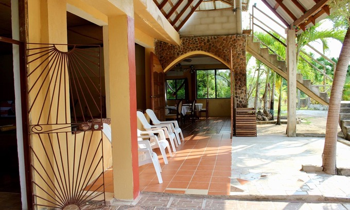 Armenia Otro | Belizean Garden Ranch: A botanical paradise