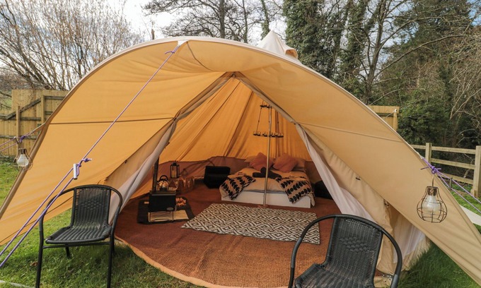 Camerton Cabaña | BELL TENT 4, romantic, character holiday cottage in Timsbury