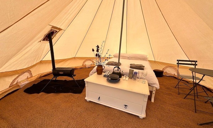 Chackmore Apartamento | Bell Tent + Hot Tub/Sauna