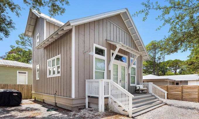 Grayton Beach Casa | Bella Luna - New 2-Story Grayton Beach Carriage House, Walk to Beach + Red Bar!