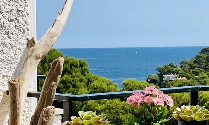 Sa Riera Apartamento | Bella Nit Sa Riera Sea View Duplex w Parking
