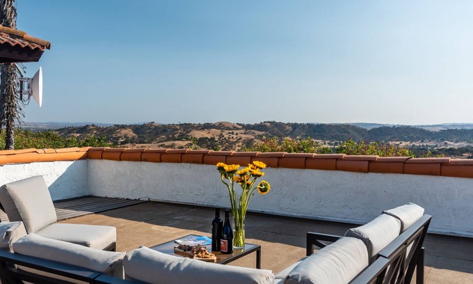 Paso Robles Casa | Bella Noche Hilltop Ranch-Stunning Hilltop Retreat overlooking Paso!