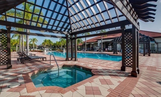 Lake Berkley Casa | Bella Vida Homes - Close to Disney and Universal!