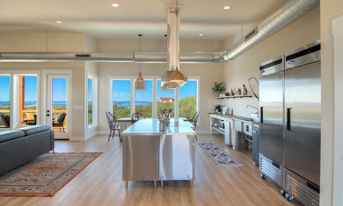 Canyon Lake Casa | Bella Vista Oasis - Luxury Private Lake View, Heated Pool & Hot Tub