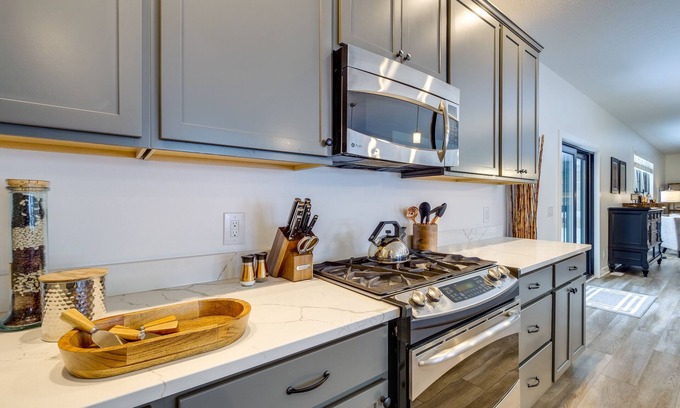 Bellaire Cabaña | Waterfront Bellaire Home: Walk to Town & Breweries
