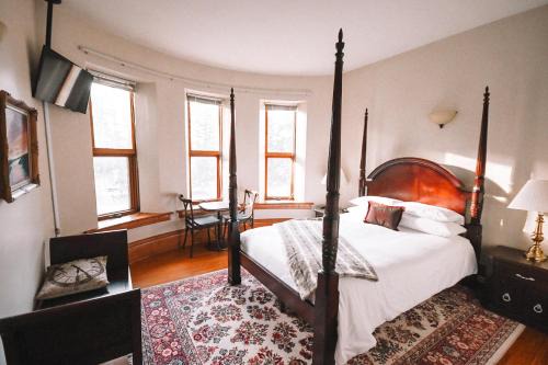 Morden Cama Y Desayuno | Bellas Castle