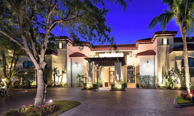 Redevelopment Area Condominio | Bellasera Resort 3 Bd Luxury Condo with Pool, Jazz Club and Restaurant