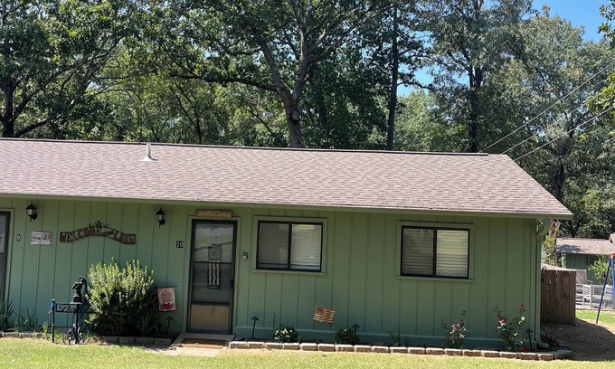 Greers Ferry Cabina | Bellawood Resort #10 Cozy 2-bedroom cabin with Boat Slip