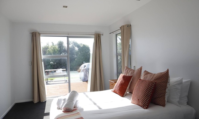 South Bay Casa | Bellbird - Stunning Views, Stunning Home