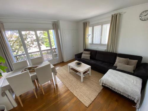 Sainte-Therese-Demi-Lune Apartamento | Belle Appartement lumineux avec balcon plein centre .