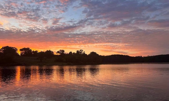 Eagle Rock Apartamento | Waterfront walk down to Table Rock Lake near roaring river & Eureka Springs