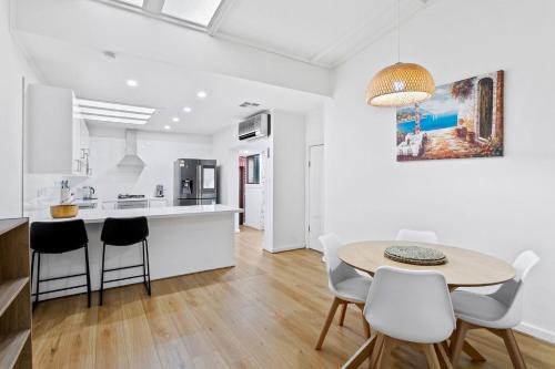 Glenelg Casa | Belle Escapes - Glenelg Cottage by Marina