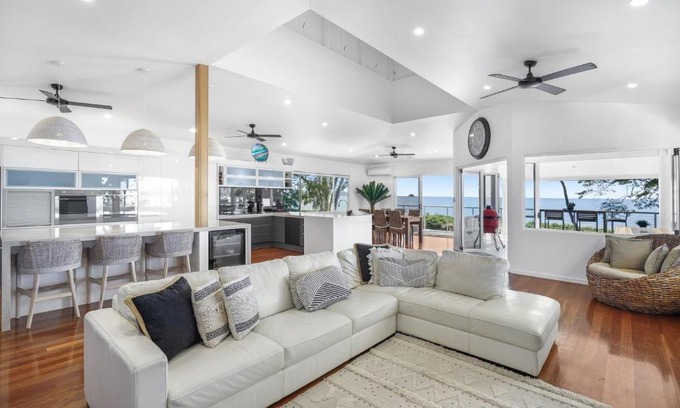 Clifton Beach Casa | Belle Escapes SeaChange at Clifton beach Luxury Beachfront Home