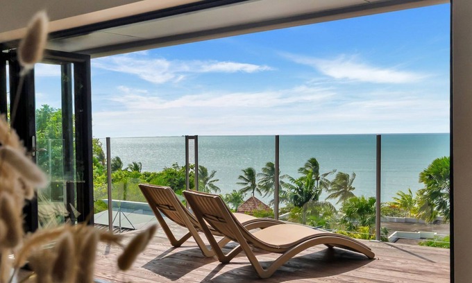 Trinity Beach Casa | Belle Escapes Trinity Blue Oceanview Home