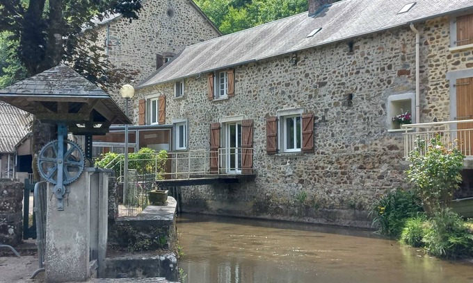 Saint-Jean-sur-Mayenne Casa | Belle Maison au Bord de L'eau