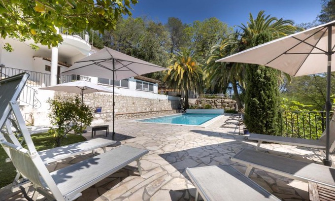 La Colle-sur-Loup Apartamento | Belle maison atypique avec piscine chauffée