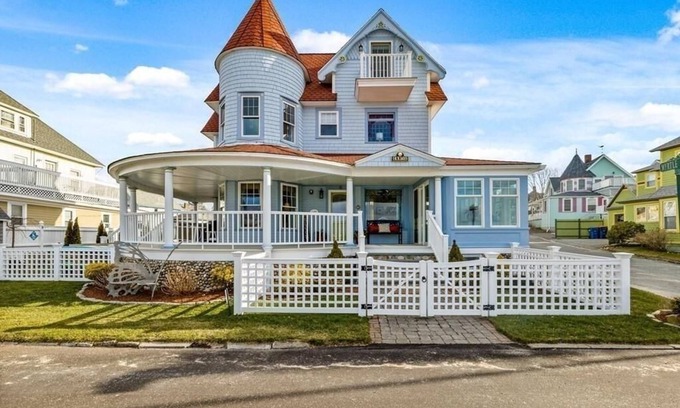 Buzzards Bay Casa | BELLE of the BEACH: 30 feet to gorgeous PRIVATE BEACHFRONT home SLEEPS up to 13