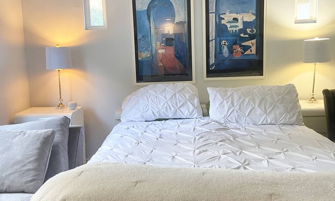 Aliso Viejo Casa | Belle's Cottage, Aliso Viejo, Beach Close, Disneyland!