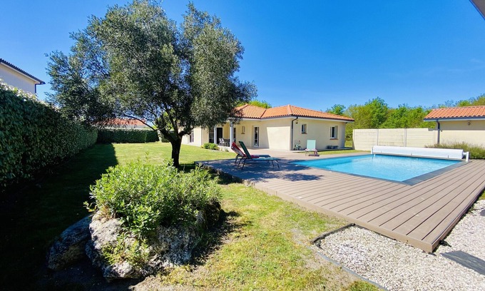 Biscarrosse Villa | Belle Villa Contemporaine avec Piscine pour 7 personne à Biscarrosse dans quartier calme (211)