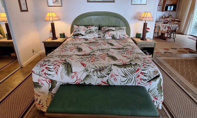 Captain Cook Cama Y Desayuno | Belle Vue Kona B&B Rose Garden Suite – Breathtaking Views & Island Comfort