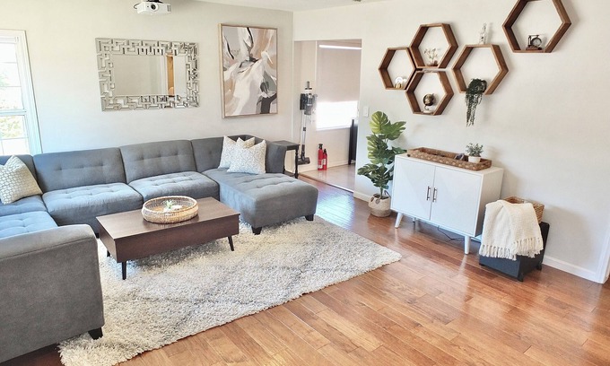 South of Conant Casa | Bellflower Breeze – Charming 3 BDR in Long Beach!