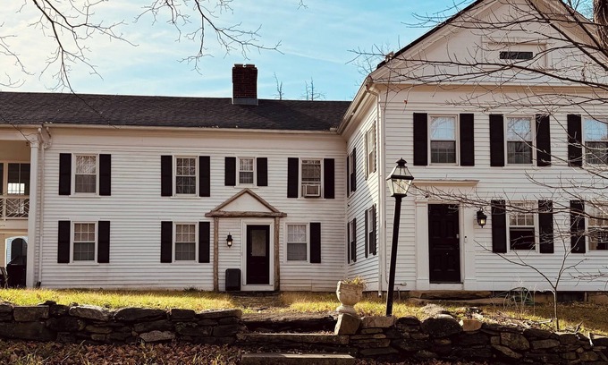 Canaan Casa | Bellhaven- Charming 4-bedroom house in Canaan, CT