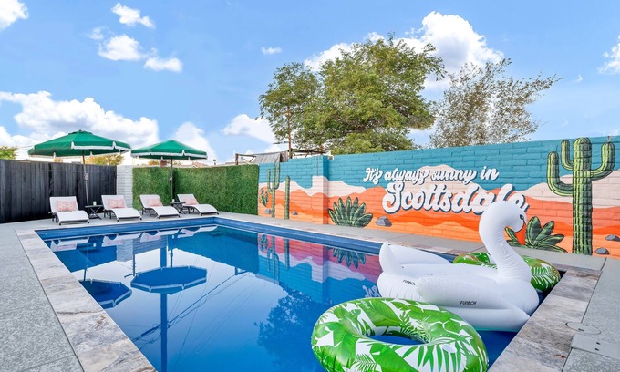 New Papago Parkway Casa | Bellissima! Brava! Game Room Hot Pool, Putt-Putt