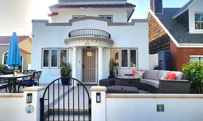 Belmont Shore Casa | Belmont Beach House 6 Doors From the Beach, 2 Blocks from Trendy 2nd Street