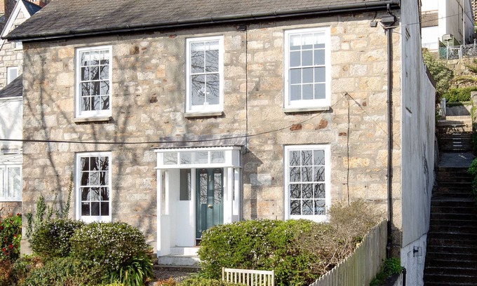 Newlyn Cabaña | BELMONT, family friendly, country holiday cottage in Newlyn
