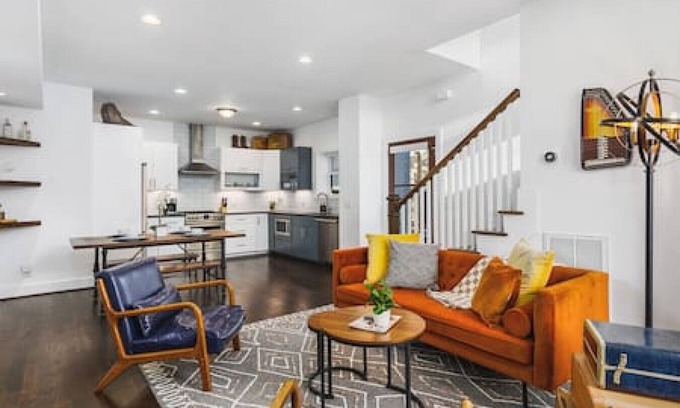 Hillsboro Village Casa | Belmont Retreat walk to Restaurants, Coffee, 12 South