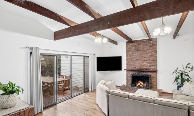 Belmont Casa | Belmont's Modern Delight Family Home
