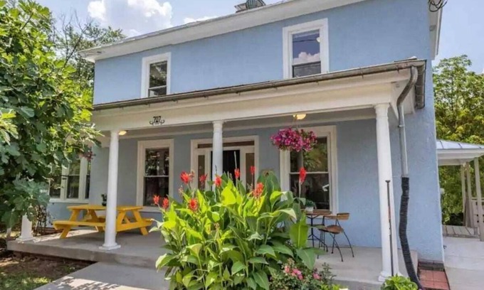 Belmont Casa | BelmontBNB*Modern*Luxury*near UVA/wineries*walk2DT