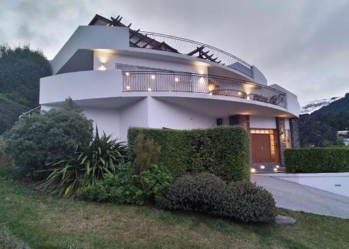 Fernhill Casa | Belvedere Breath Taking Lake & Mountain Views