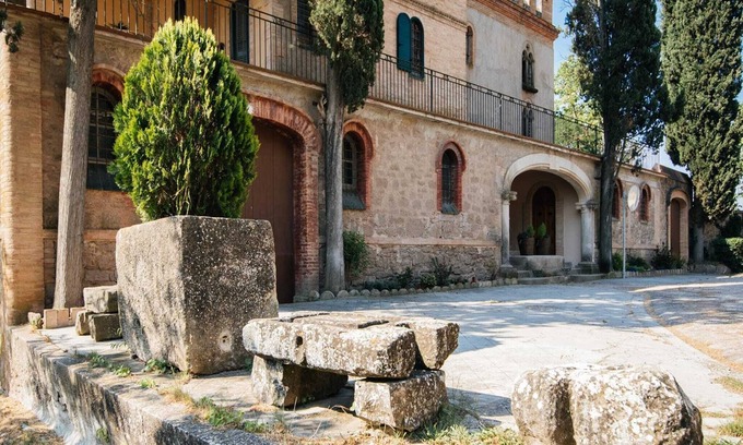 Castellnou de Bages Villa | Mansión moderna cerca del bosque
