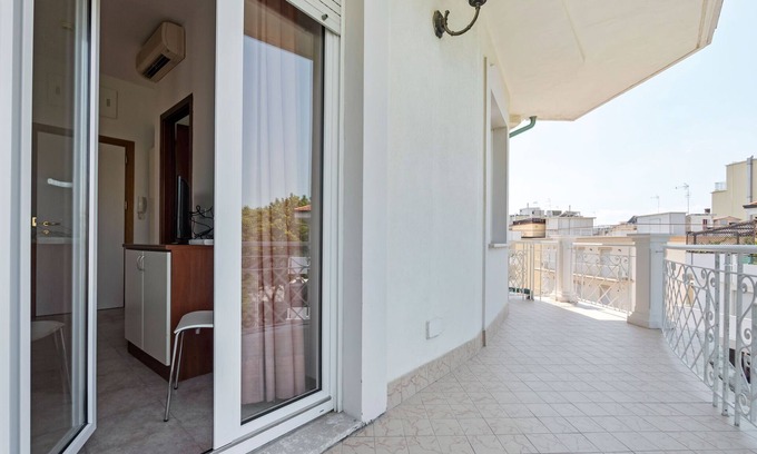 Rivazzurra Apartamento | Residencia a sólo 50 metros de la playa y el mar.